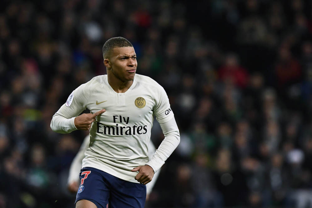 健身器材紧贴围墙，本质是“目中无人”的形式主义